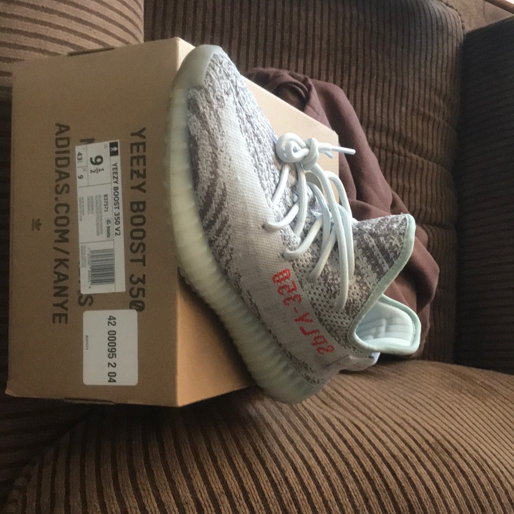 9.5 blue tint yeezy